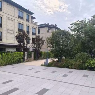 沈阳 芝麻白与芝麻白搭配铺装，尺寸1200*600