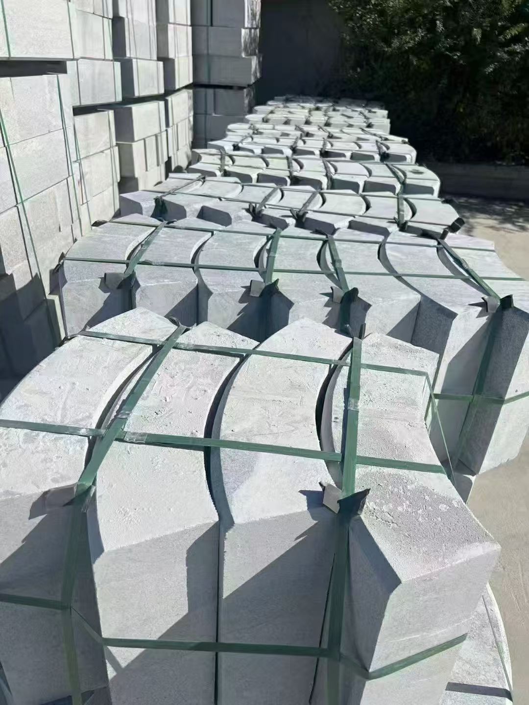 沈阳 芝麻灰弧形路沿石