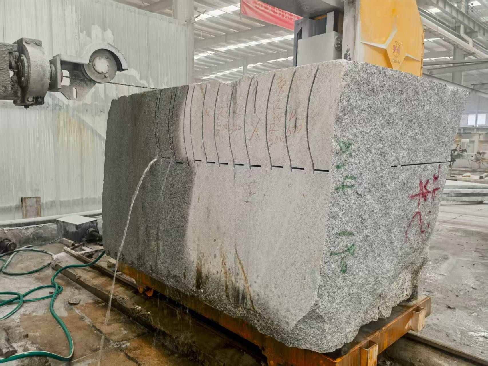 沈阳 602，大花芙蓉白，绳锯加工弧形路沿石