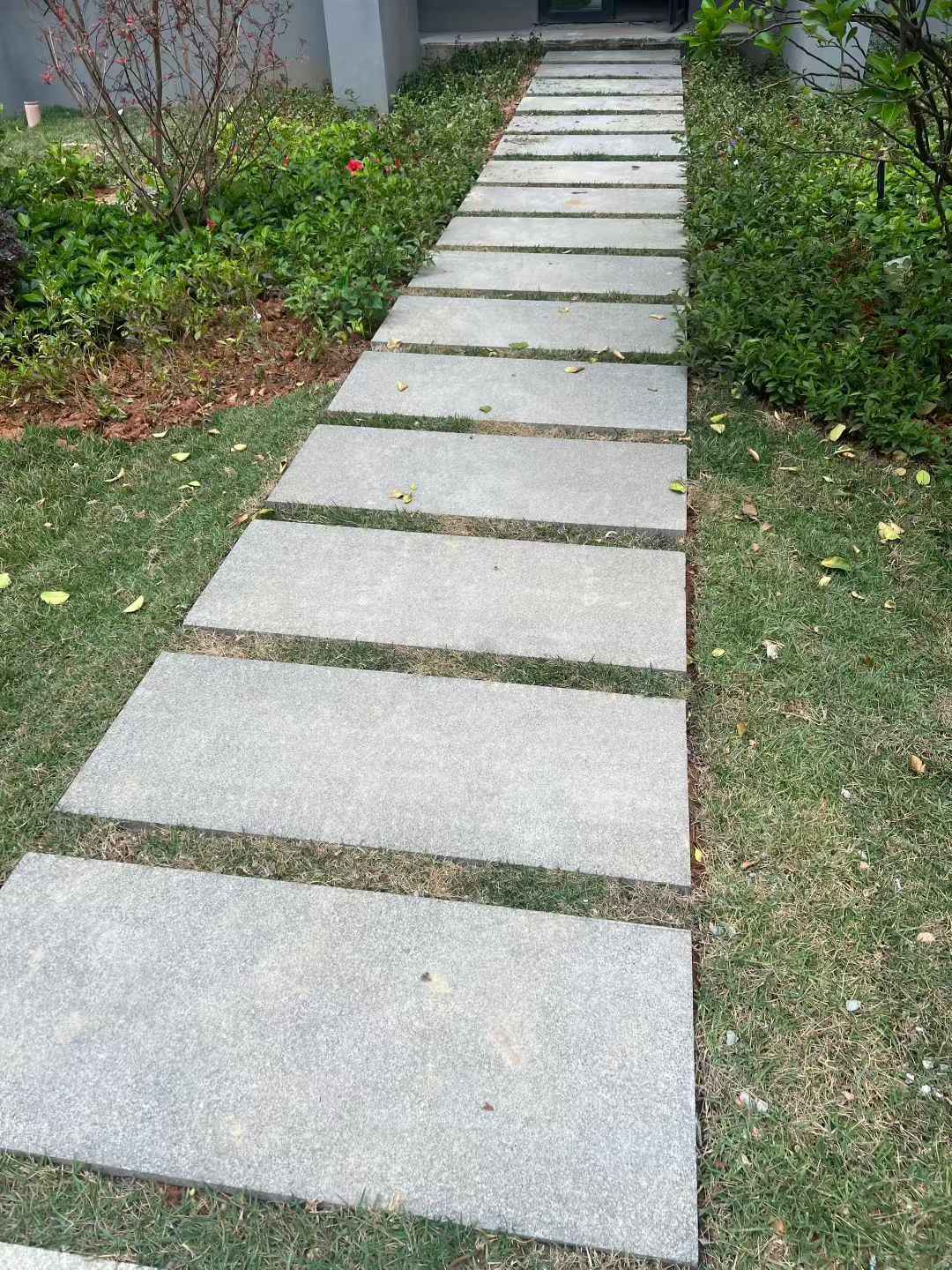 沈阳 芝麻黑小区踏步、汀步石铺装效果