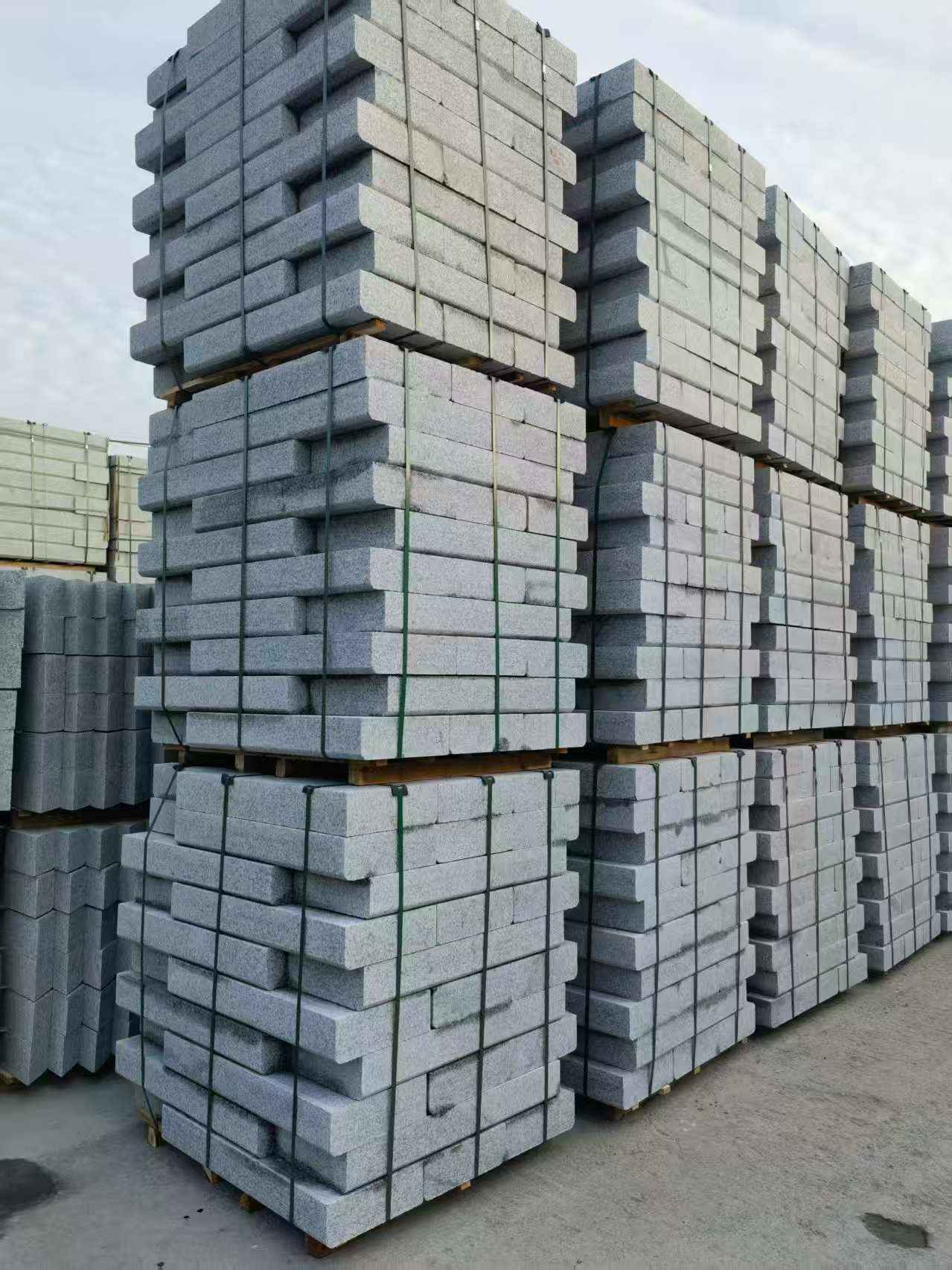 沈阳 路沿石（路侧石），颜色一致，尺寸标准