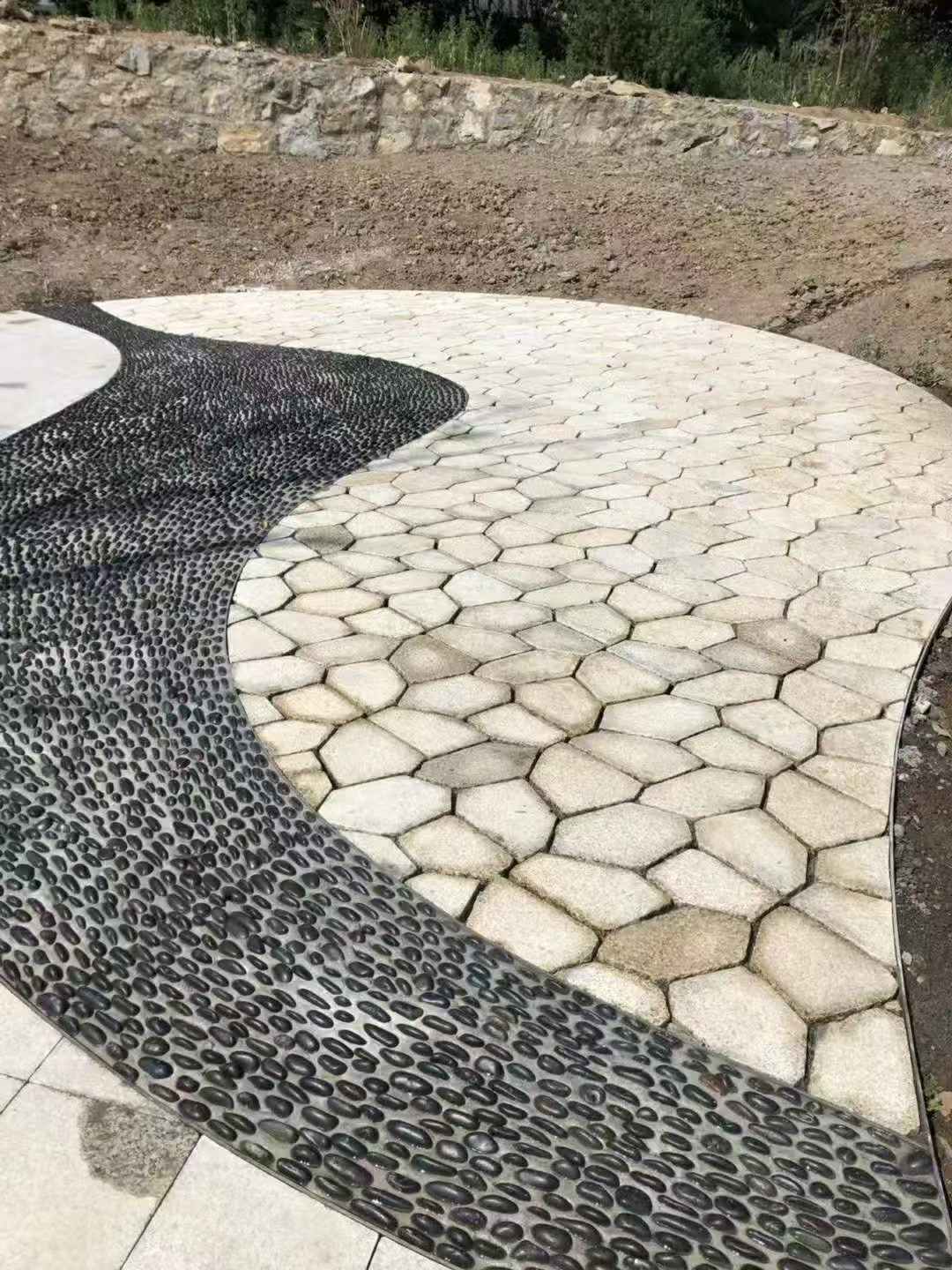 沈阳 黄金麻冰裂缝室外铺装效果完美展示