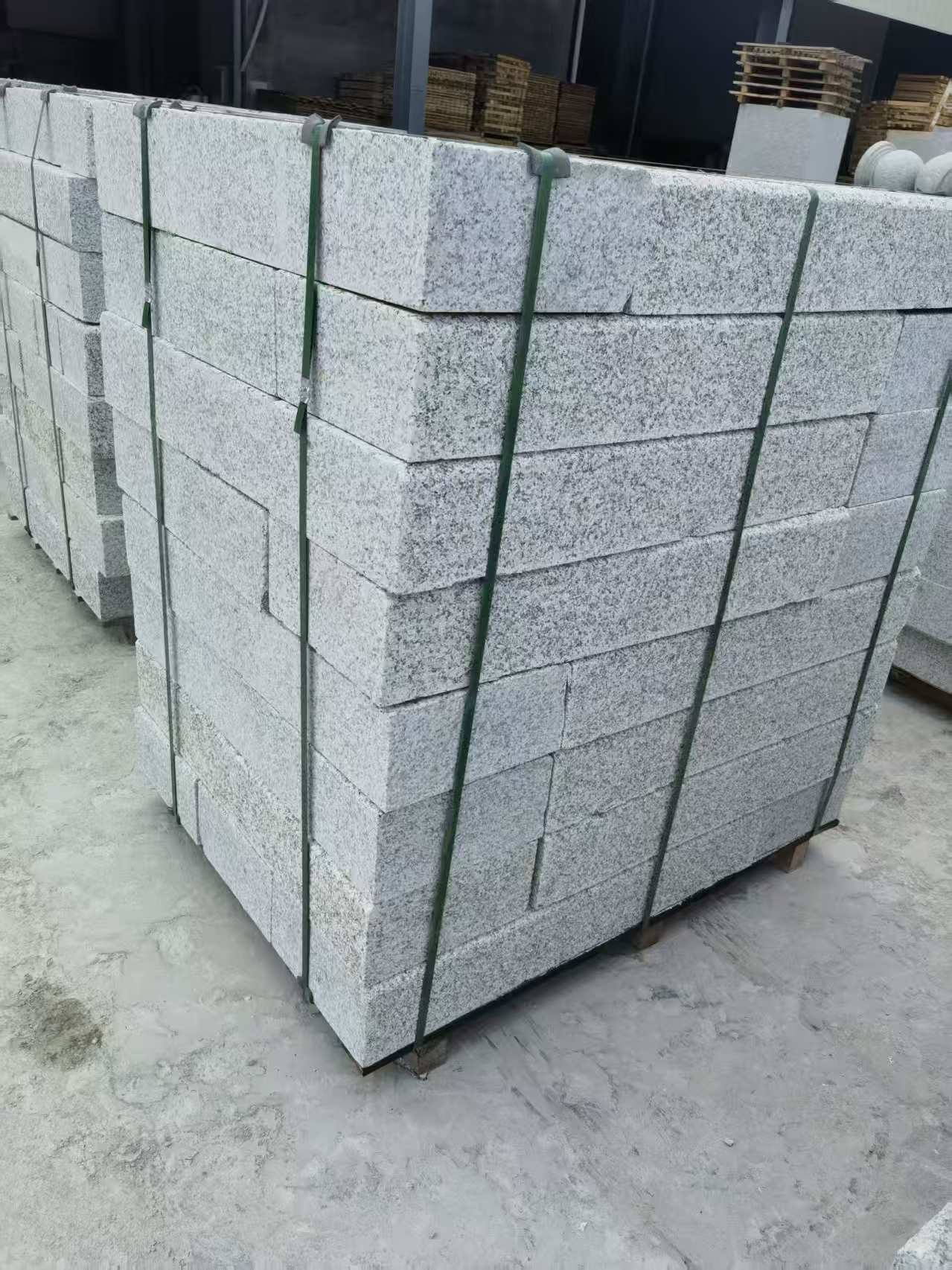 沈阳 芙蓉白火烧两面路沿石