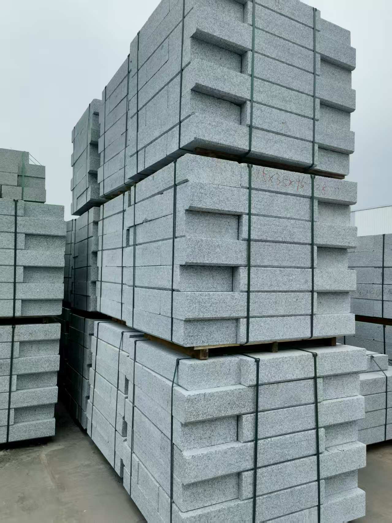 沈阳 路沿石，板板正正的路沿石