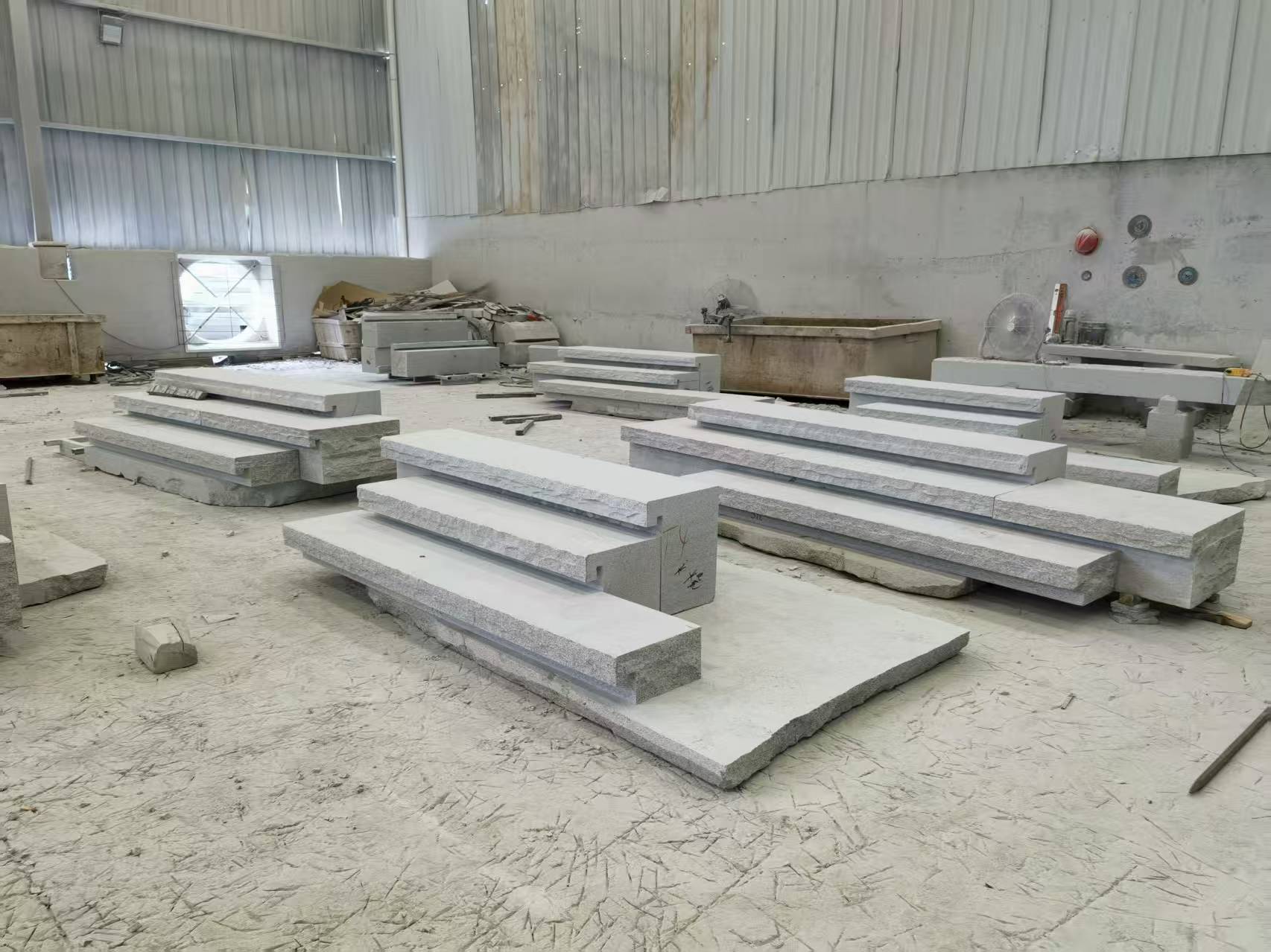 沈阳 整石台阶（大面火烧+侧面自然面），出货前厂内拼装