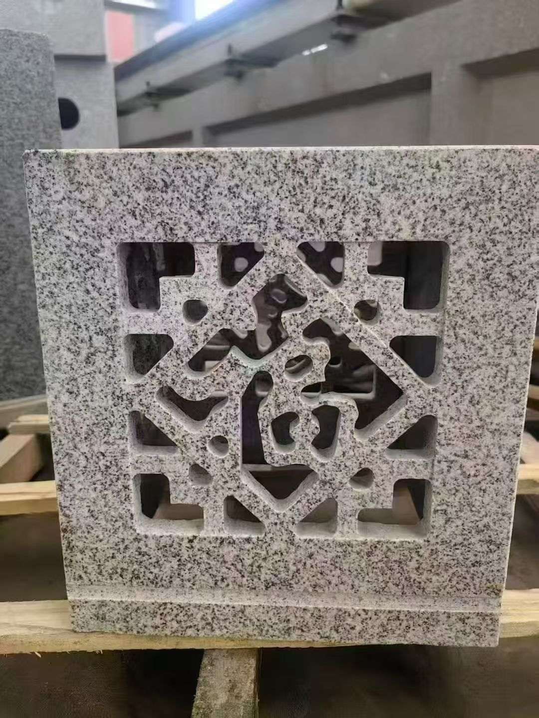 沈阳 芝麻白花岗岩镂空雕花灯笼